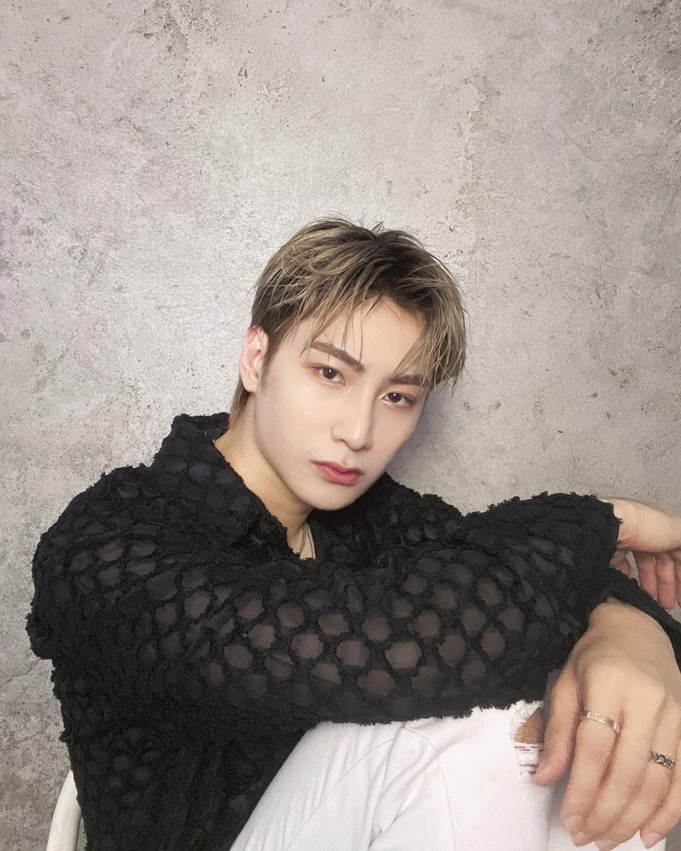 isaacvkm_1212's tweet photo. Don’t Run! Because I might eat you!🧛 

#IsaacVkm #邬凯名 #아이젝 #젝터 #오늘니옆자리나나나 #IFeltLikeAVampire #ButIAmNotHungryForYourLoveAndInstead #IWantYourBeautifulHeart #ApaPerbezaanAwakDenganKLCC #KLCCMalaysiaPunyaTapiAwakSayaPunyaRawrr #想我了就抱抱空气毕竟我的可爱无处不在 https://t.co/Udtil4Uza3