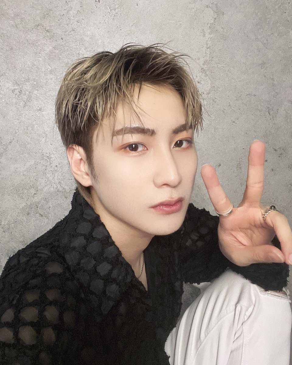 isaacvkm_1212's tweet photo. Don’t Run! Because I might eat you!🧛 

#IsaacVkm #邬凯名 #아이젝 #젝터 #오늘니옆자리나나나 #IFeltLikeAVampire #ButIAmNotHungryForYourLoveAndInstead #IWantYourBeautifulHeart #ApaPerbezaanAwakDenganKLCC #KLCCMalaysiaPunyaTapiAwakSayaPunyaRawrr #想我了就抱抱空气毕竟我的可爱无处不在 https://t.co/Udtil4Uza3
