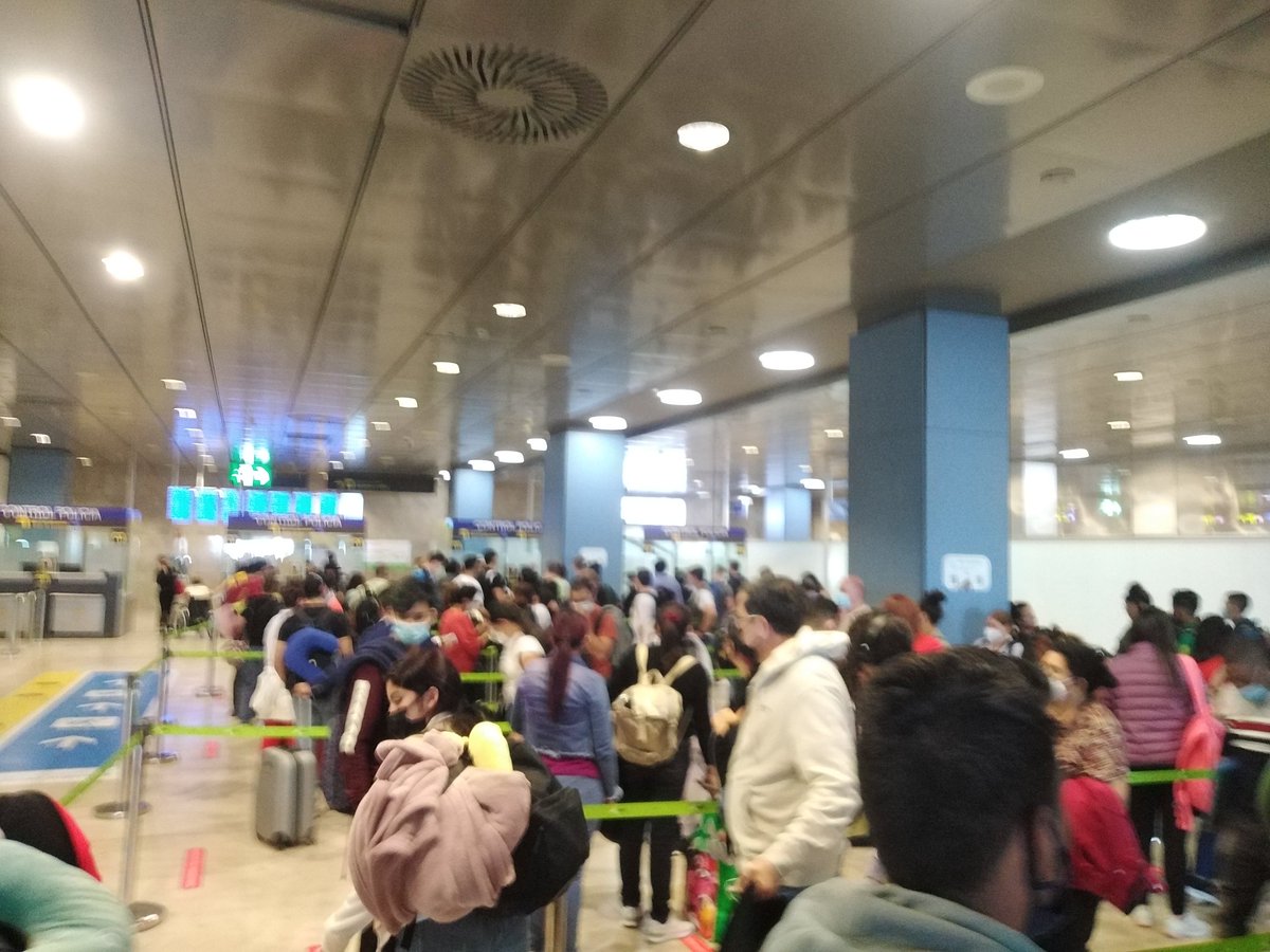 josedmendo's tweet photo. 3 puestos de control migratorio para todos los vuelos internacionales con escala en Madrid https://t.co/LB08DMcNth
