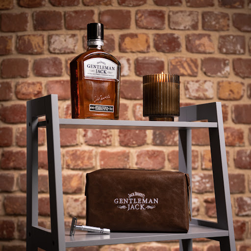 Treat the gentleman in your life to something truly exceptional this Father’s Day. This new, super premium gift pack is sure to make anyone feel extra special this year. #FathersDay #MakeItCount 🥃 masterofmalt.com/whiskies/jack-…
