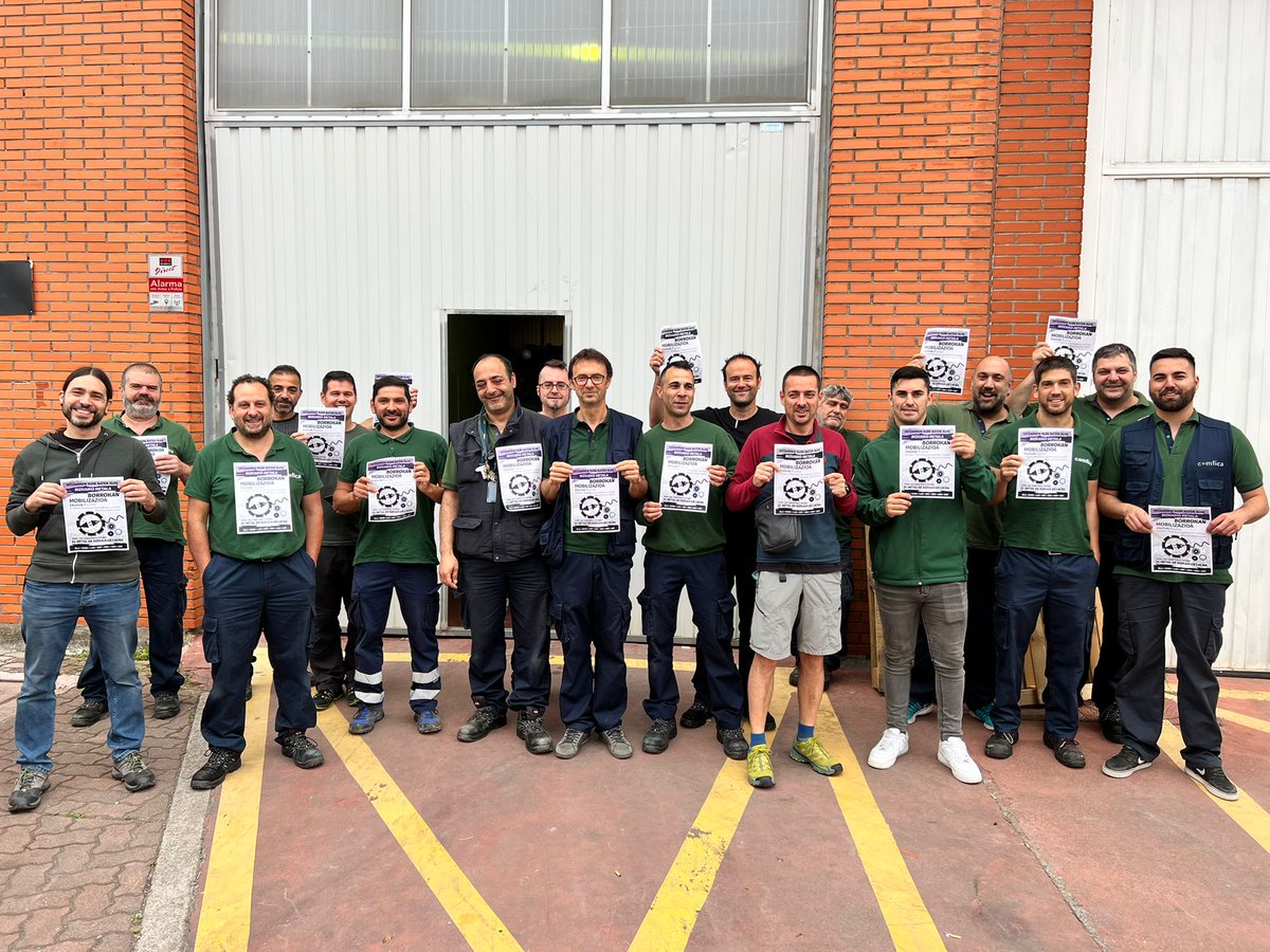 ESKsindikatua's tweet photo. Gaur enpresen aurrean elkartu gara bizkaiko metalaren hitzarmenaren alde.
-----
Hoy nos hemos concentrado frente a las empresas, en favor del convenio del metal en #Bizkaia
#MetalaBorrokan
#Comfica https://t.co/jax1RBp93W