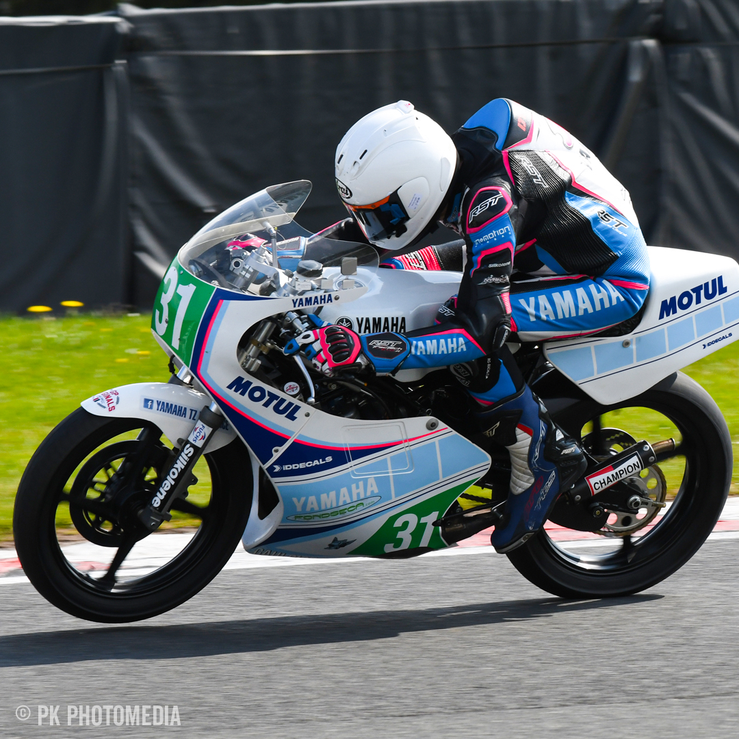 gp_originals's tweet photo. Just a little #WheelieWednesday on a 38-year old TZ250L. With no reed valves you’ve to be on it to get drive like this. Let’s give Phil Stead a big hand! 🖐
#gporiginals #twostroke #postclassic https://t.co/Ca1P3qJ7xm