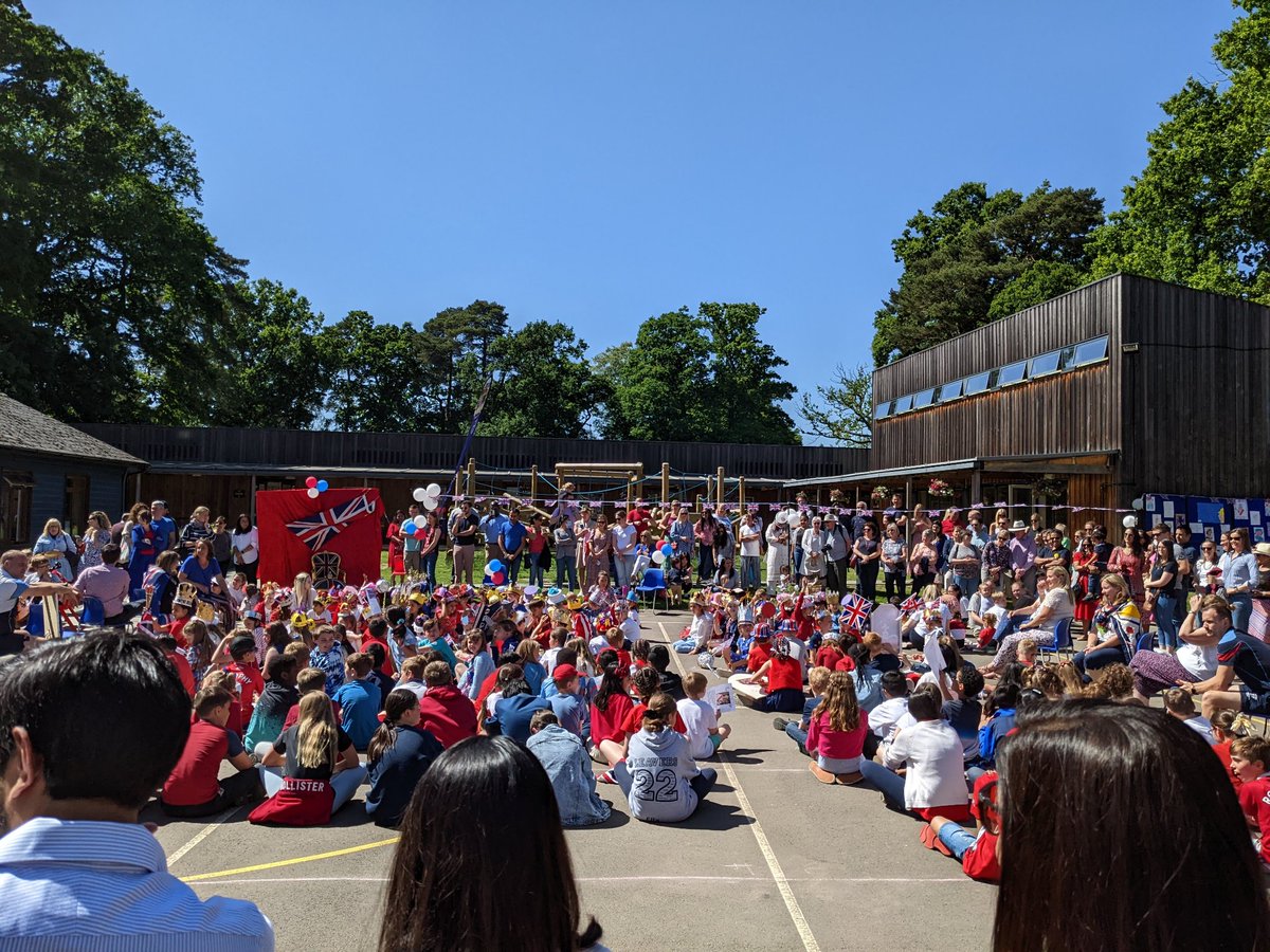 Sherborne_House's tweet photo. A few highlights from our Jubilee Celebrations!
#Jubilee #JubileeCelebration #JubileePageant 
#Romsey #ChandlersFord #Winchester #Southampton https://t.co/bcuJdPIkC8