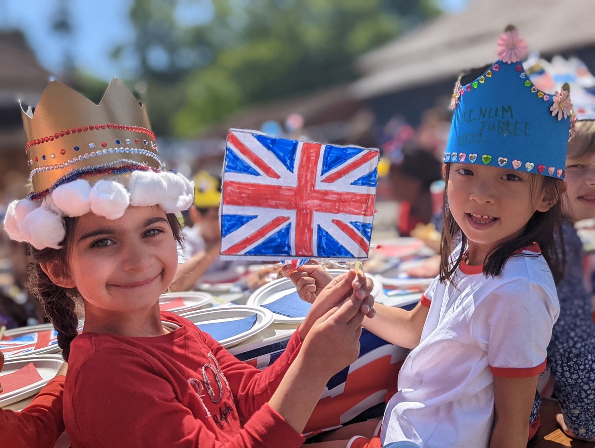 Sherborne_House's tweet photo. A few highlights from our Jubilee Celebrations!
#Jubilee #JubileeCelebration #JubileePageant 
#Romsey #ChandlersFord #Winchester #Southampton https://t.co/bcuJdPIkC8