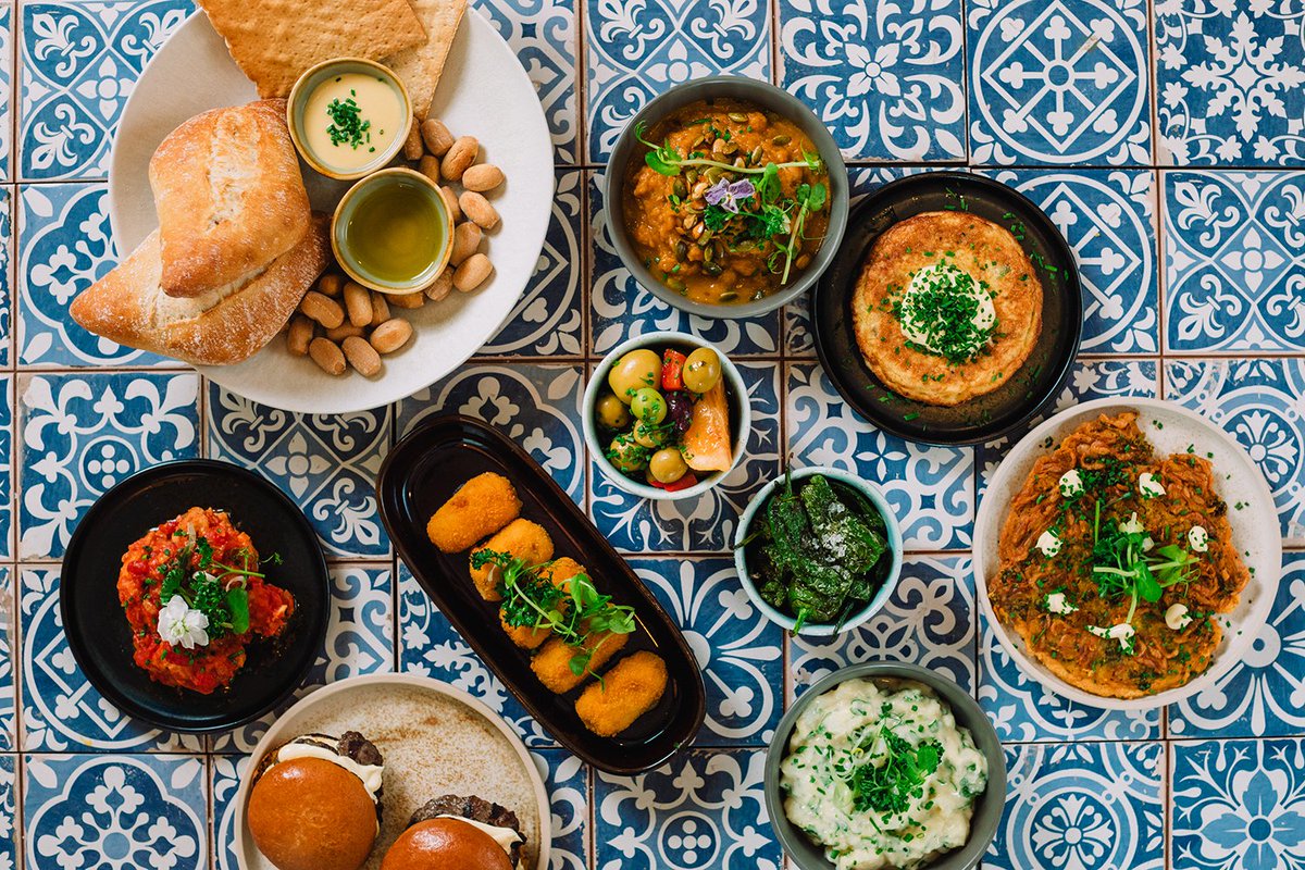 👀 <a href="/alioliuk/">Alioli</a> in @TouchwoodTweets #Solihull is the only restaurant (in the region) to honour the culture of the largely misunderstood gypsy community

Among servings of tapas &amp; sangria, Alioli promises to celebrate art, passion and the region of Andalusia!

bit.ly/3aF9Sx1