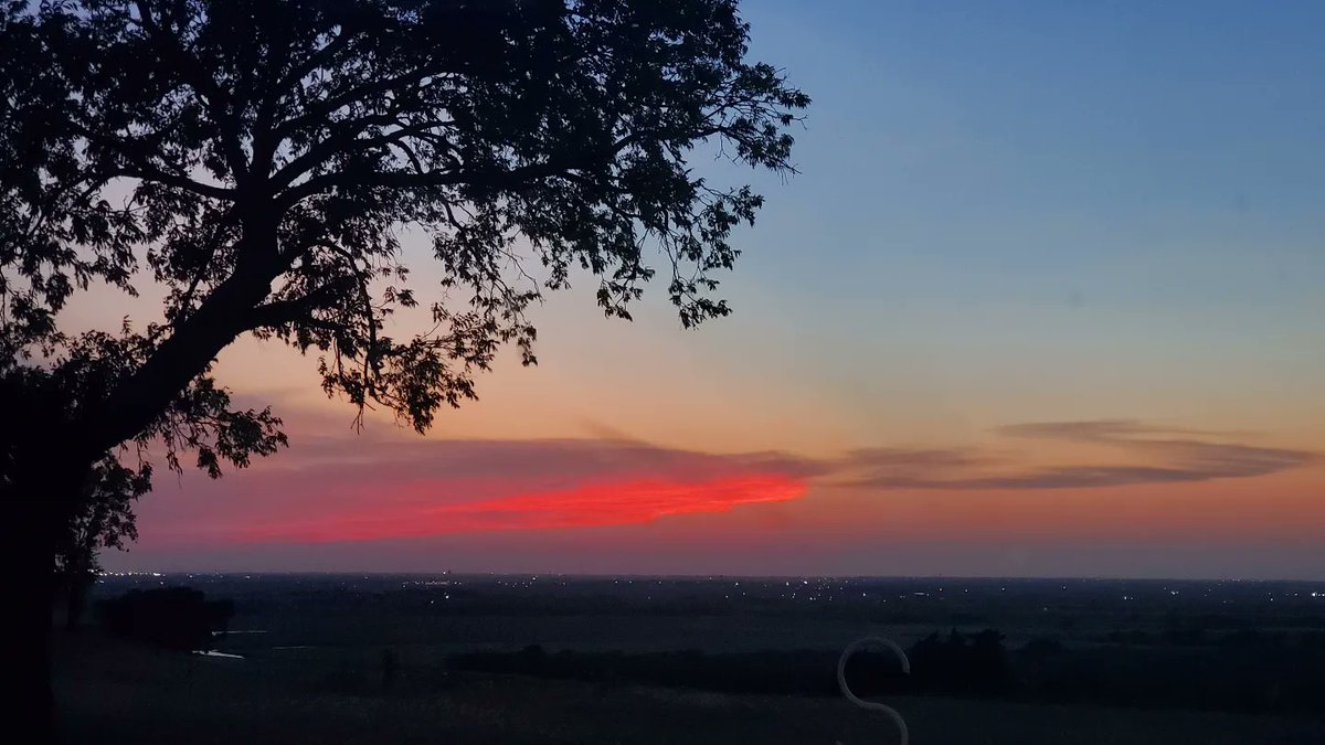 DaemonPedroza's tweet photo. Beautiful sunset to finish a long day of filming on #TheChosen.  Ready to start a new day today! 

#txfilm #setlife #filmfam #actorslife #acting #sky #sunrise #thechosentvseries #thechosenseason2 #thechosenseason3 #f5k #serie #streaming #tv #series https://t.co/wDWClpcAt8