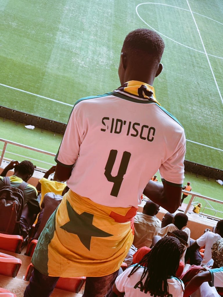 Sidisco_4's tweet photo. La ferveur Diamniadio... Une forteresse imprenable 🔥😍 !!!
Niéppay niame.❤️🇸🇳 #ULTRA221 https://t.co/0WJD5R4VmH