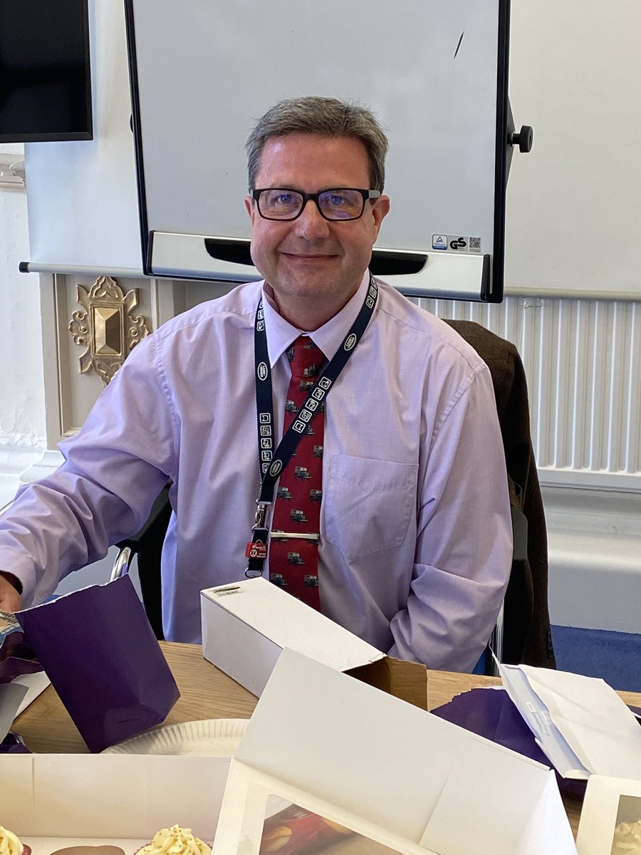 ADofQPS's tweet photo. Mark Davies retired from ABUHB today, he has been such a great support to so many staff and patients across the Health Board and he will be missed terribly. #infusiondevices #landrovers @AneurinBevanUHB @traceypw17 https://t.co/xZCp8jU4LR