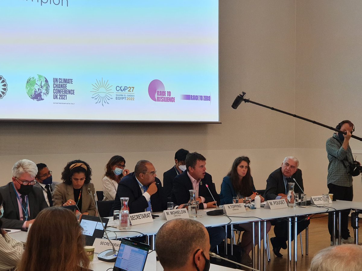 hlcchampions's tweet photo. At @UNFCCC's #BonnClimateConference , @hlcchampions @topnigel &amp; @UNenvoyMM heard clearly from Parties and non-State actors that the #GlobalStocktake needs to:

➡️ Generate clear signals
➡️ Highlight ready-made opportunities
➡️ Break down silos &amp; incorporate regional perspectives https://t.co/uCAXge7yOJ