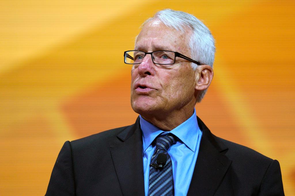 nypost's tweet photo. Denver Broncos sold for record $4.65 billion to Walmart heir Rob Walton https://t.co/dljA2ZtQmr https://t.co/WMhedLYDiQ