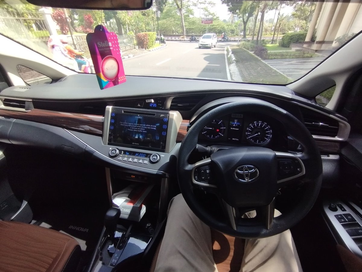 RyanRydFeryanto's tweet photo. @rhesapratama_  @MuhamadAdePras1  @Maffand2  tulung cah pilihke interior sing cocok endi. Aku kok mah bingung milih e https://t.co/R77bms2Jl4