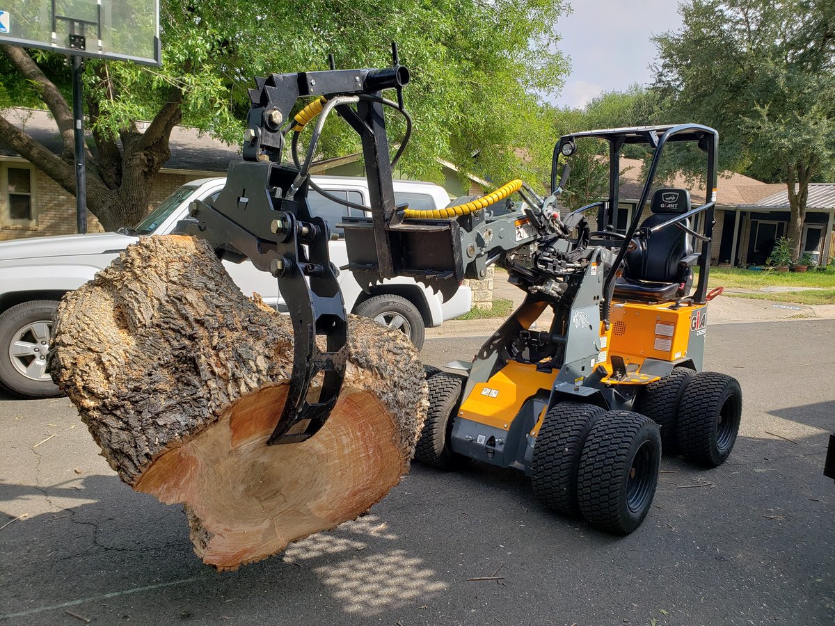 EquipmentLove's tweet photo. Come and check out the Giant Wheel loaders
#trees #wheelloaders #giant https://t.co/i0ivGhUSkv