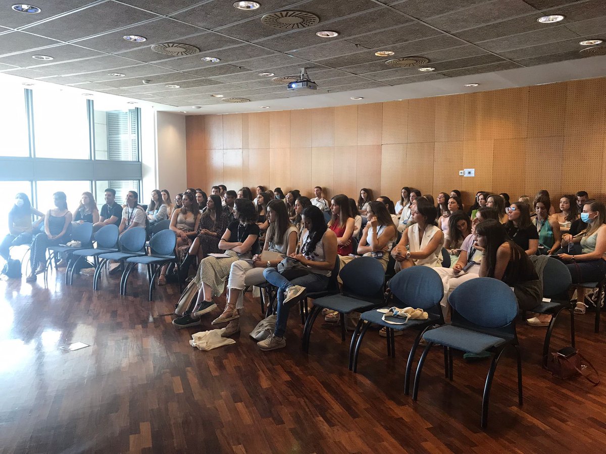 CAPSBEsq's tweet photo. Les tutores i residents d’infermeria de la @UDMAFICclinic han participat avui al #XVCongresAIFiCC, que enguany pretén donar eines i millorar les habilitats en tasques preventives i de promoció de la salut, així com per atendre la cronicitat.
#menteabierta #infermeres https://t.co/X7HPBG2a39