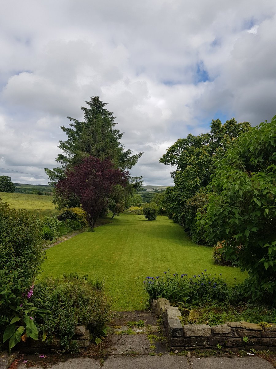 Lunch in another beautiful spot today. #onsiteperks #countryside #rurallife  #greatbritishcountryside #Rivington #Lancashire #Chorley #englishcountrygarden #gardensofinstagram #garden #openviews