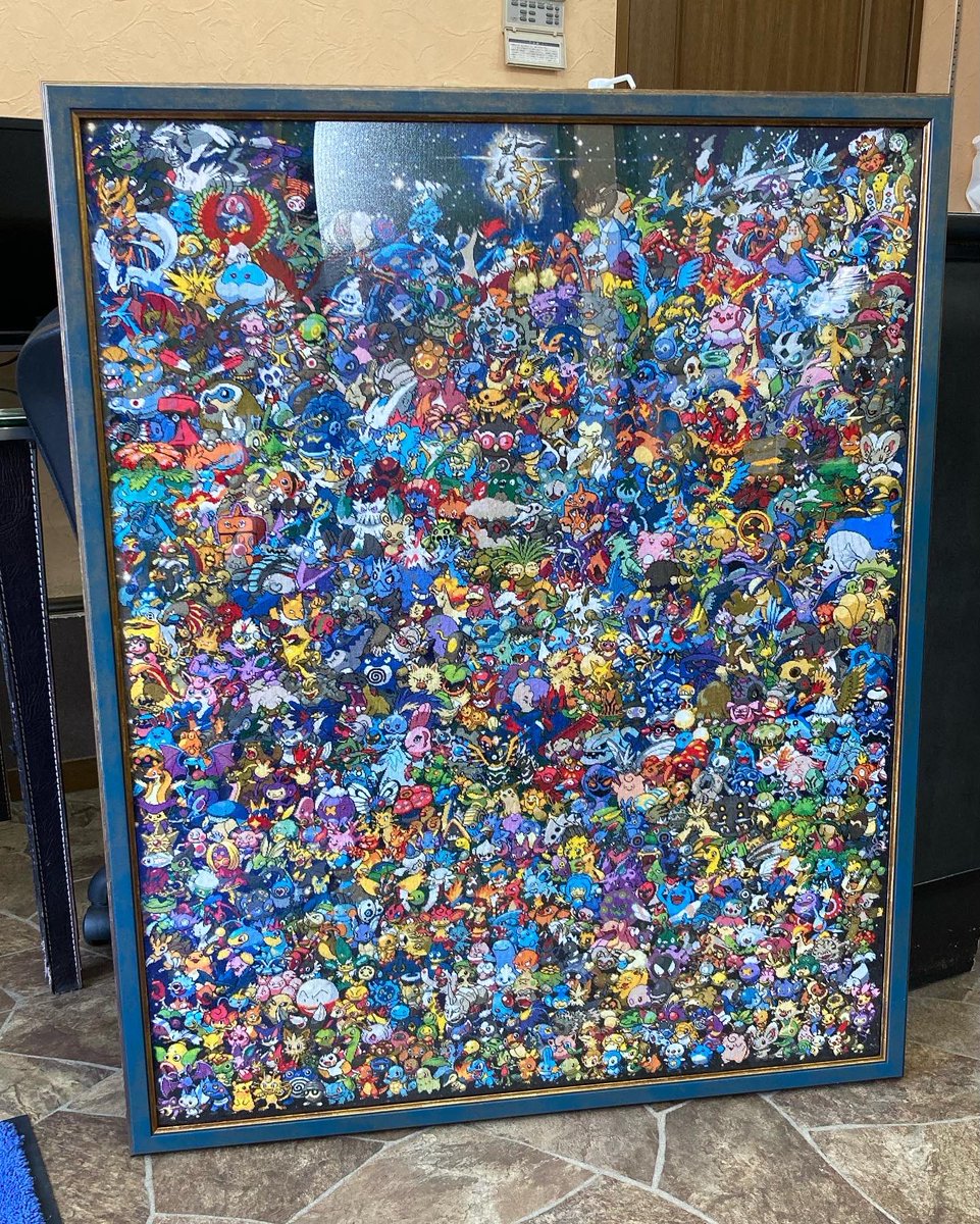afuromie's tweet photo. やっとこさ飾れました〜！
*\(^o^)/*
めちゃ重いしデカいから、裏の金具も15キロまで耐えられるのにした🤣
お店で撮ると、どうしても天井のライトが写っちゃう💦
けど1人でウットリ眺めています(笑)
#ハーフステッチ
#crossstitch
#stitch
#刺繍
#ポケモン
#pokemon
#pokemonallgens
#アルセウス https://t.co/ncbb1vojHD