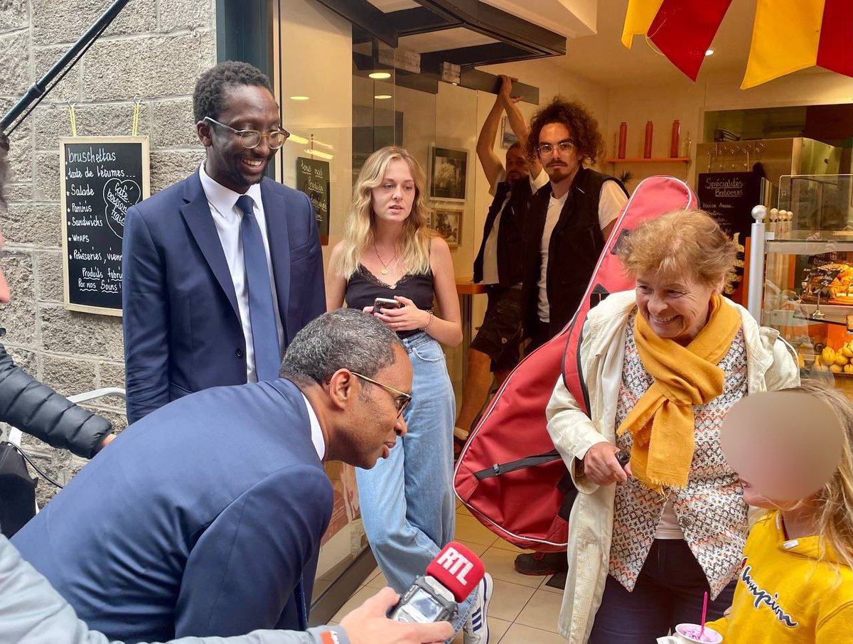 Journée de campagne à Dinan avec le ministre @PapNdiaye. Pour notre jeunesse, pour l’égalité des chances et des droits, d’où que l’on vienne, dans tous les territoires, pour tous, partout @avecvous. #Législatives2022