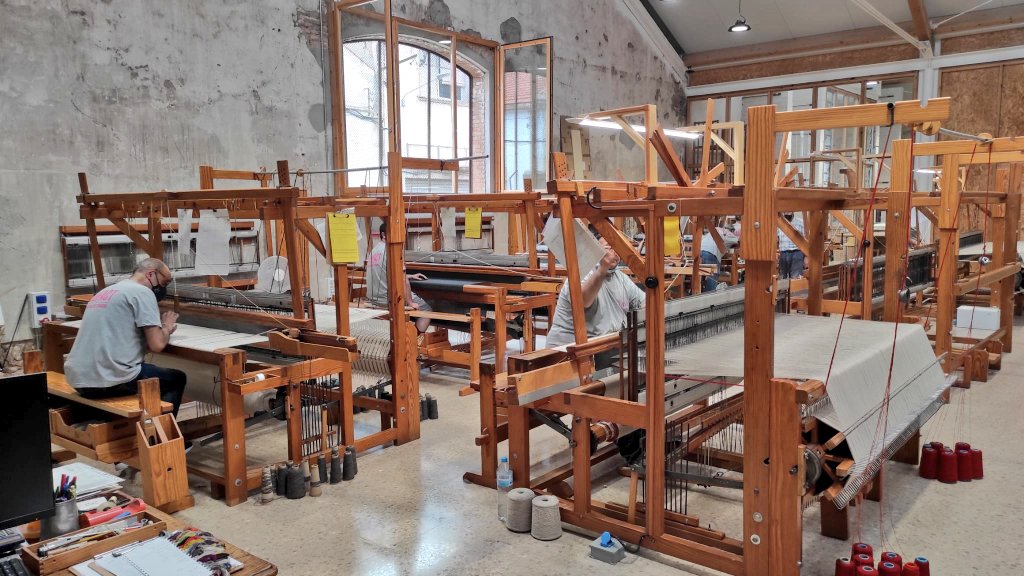 CanalTerrassa's tweet photo. ❗️🧵 Ampliem amb vídeo | @teixidors guanya espai, visibilitat i capacitat productiva amb el trasllat al Condicionament
▶️https://t.co/7DChEBGklD #Terrassa #LaFACT https://t.co/y5wYzptiB5
