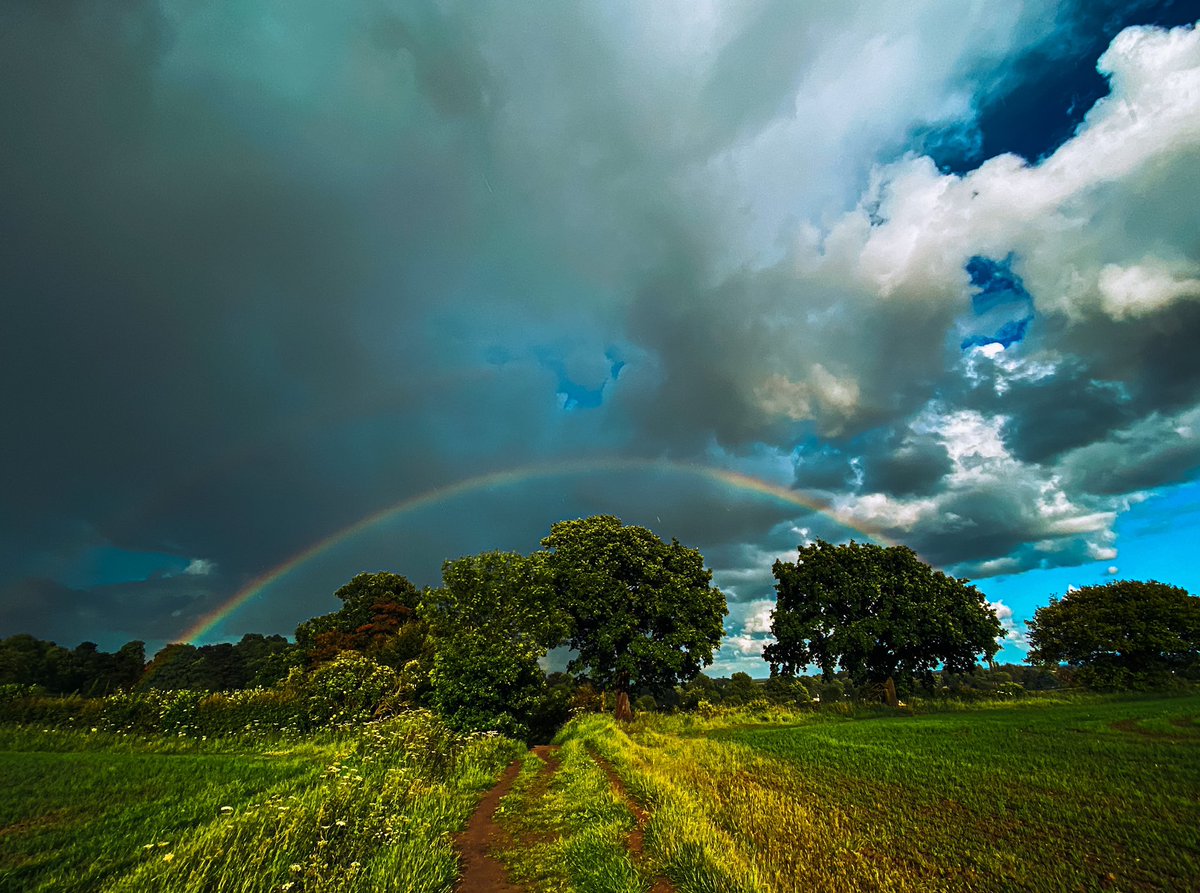 When you get caught in a storm look for rainbows… I’m sure there’s a life lesson there too… #rainbow #photooftheday #photography #photograph #weather #life