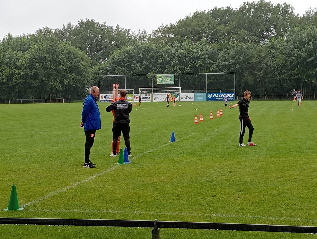 Vanavond was het zover, het avondje "Rinus" van SJO OFW. Een avond voor (toekomstige) leiders en trainers, want wat is nu een club zonder trainers en leiders. Het jeugdbestuur biedt met hulp van de KNVB en de Rinus App ondersteuning voor trainers en leiders.