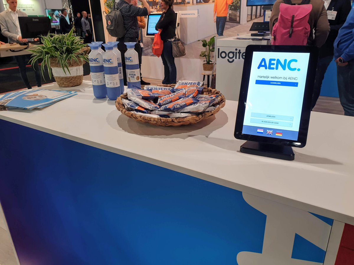 aencgroep's tweet photo. Dag 1 van 3 op Vakbeurs Facilitair &amp; Gebouwbeheer zit erop! Thema van onze stand is 'Slimme reserveringstools voor hybride werken'. Zien we je morgen?

#aenc #audiovisual #vakbeursfacilitair #facilitymanagement #werkplek #deskbooking #vergaderruimtes #roombooking #avtweeps https://t.co/hVbeIb2tb9