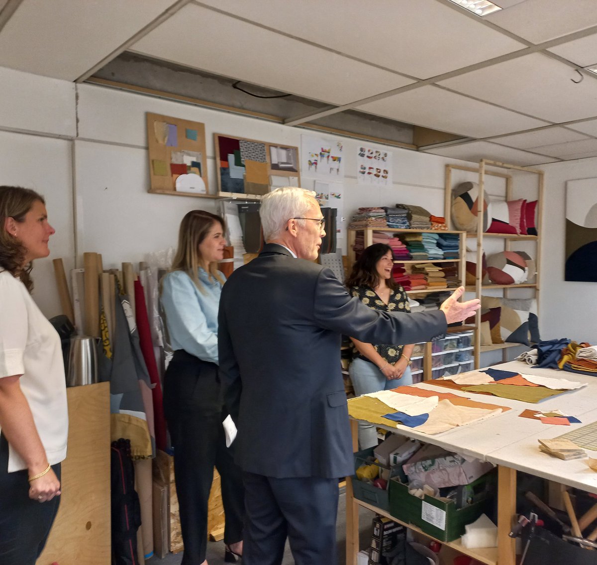 SEQENSofficiel's tweet photo. 🥳 Vernissage à @Ville_Asnieres! L’expérience d’un lieu collectif

Un accueil à l'image de la synergie créée entre les 85 structures formant #ATLAS, un Tiers-Lieux dédié à la #créativité, au #partage et à la #solidarité. https://t.co/2f34hGRqhO