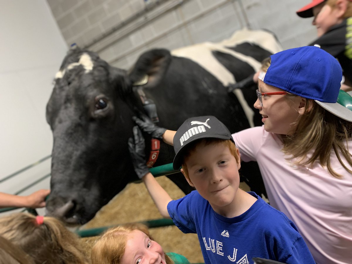3wlittlefalls's tweet photo. iFarm was fantastic! #PerthCounty @OntarioDairy @OntarioBeef https://t.co/XnOLdQQSCP
