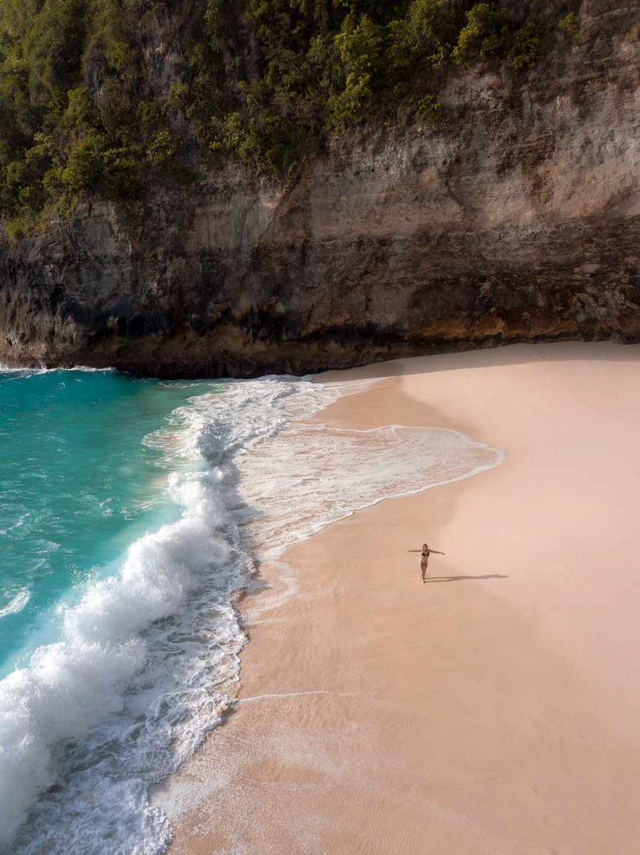 Happy World Oceans Day!
It’s inspiring to see everyone post and share their adoration for oceans

Please all love you feel for the oceans today — channel that feeling into real-time action. Picking up plastic to prevent it enter the ocean will make a huge difference
#OceanDay