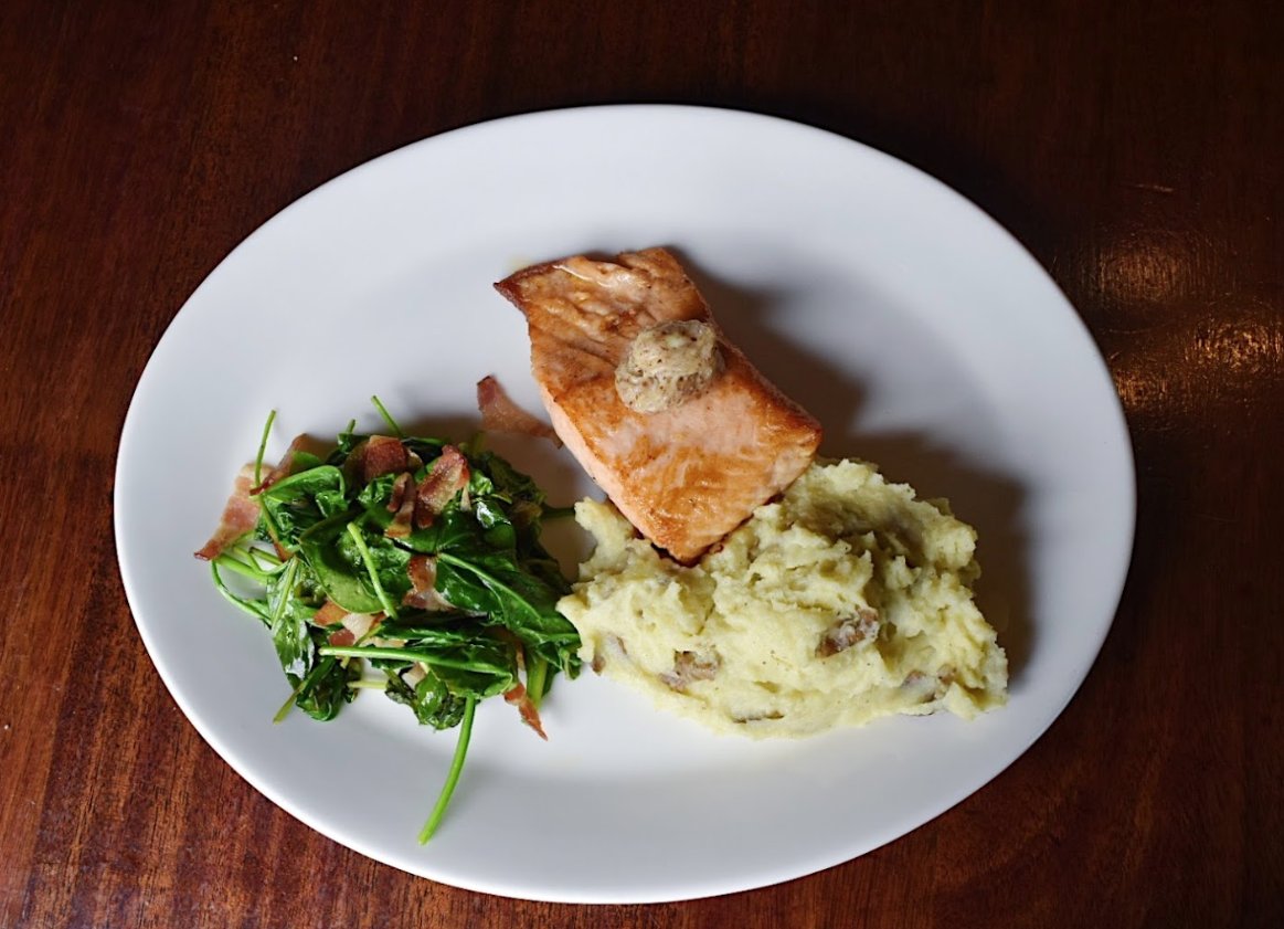 The sea is calling! 🌊 (and it sounds delicious!)
.
Bring Molly's home with you: mollymaguiresphoenixville.com/order 😎
.
.
.
.
#MollyMaguires #Phoenixville #PhoenixvillePA #PABars #PAEats #ChesterCountyPA #ChesterCounty