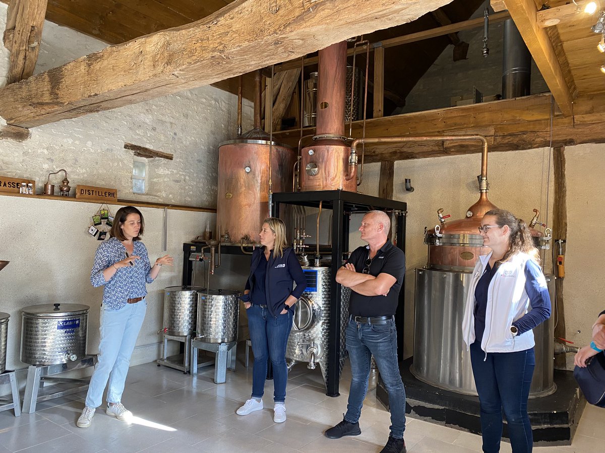 Explications de la distillation et du processus de fabrication de la vodka et du gin à base de 🥔 du domaine de <a href="/Faronville/">Vodka Faronville</a>