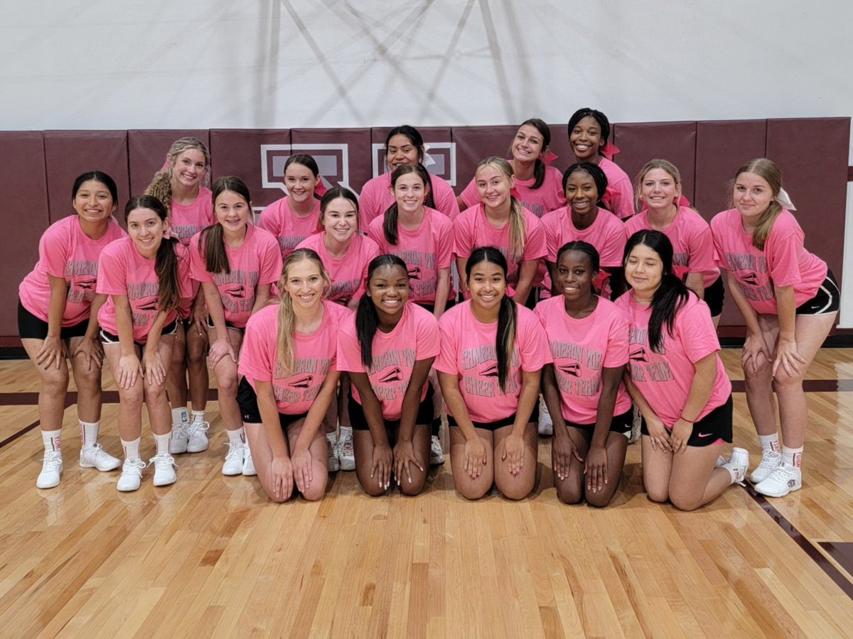 UWTDN's tweet photo. Lady Yoe Cheer Camp on Monday. #SeniorYearOfCheer #LastGoRound #YoeCheer https://t.co/5akSNgGsxB