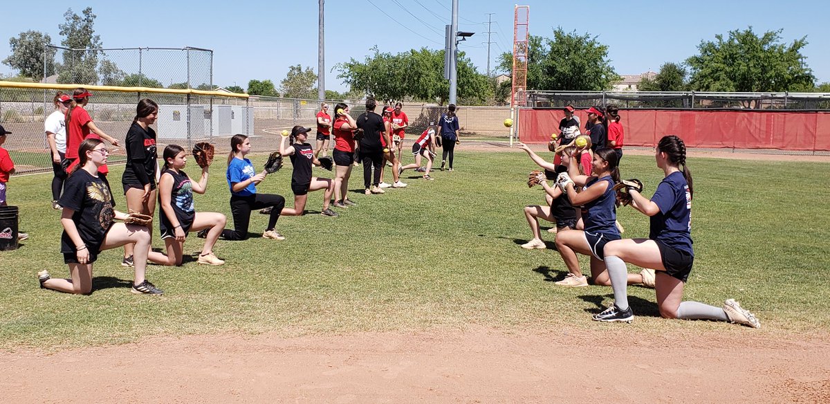 WFHS_Softball's tweet photo. DAY 3 of Kids Camp.
Pitchers and catchers break out. #softball #SoftballLife #GrowTheGame @AZPreps365 #GiveBackToTheGame #BlackHawkWay @WilliamsFieldAD https://t.co/FpW1RTQe9S