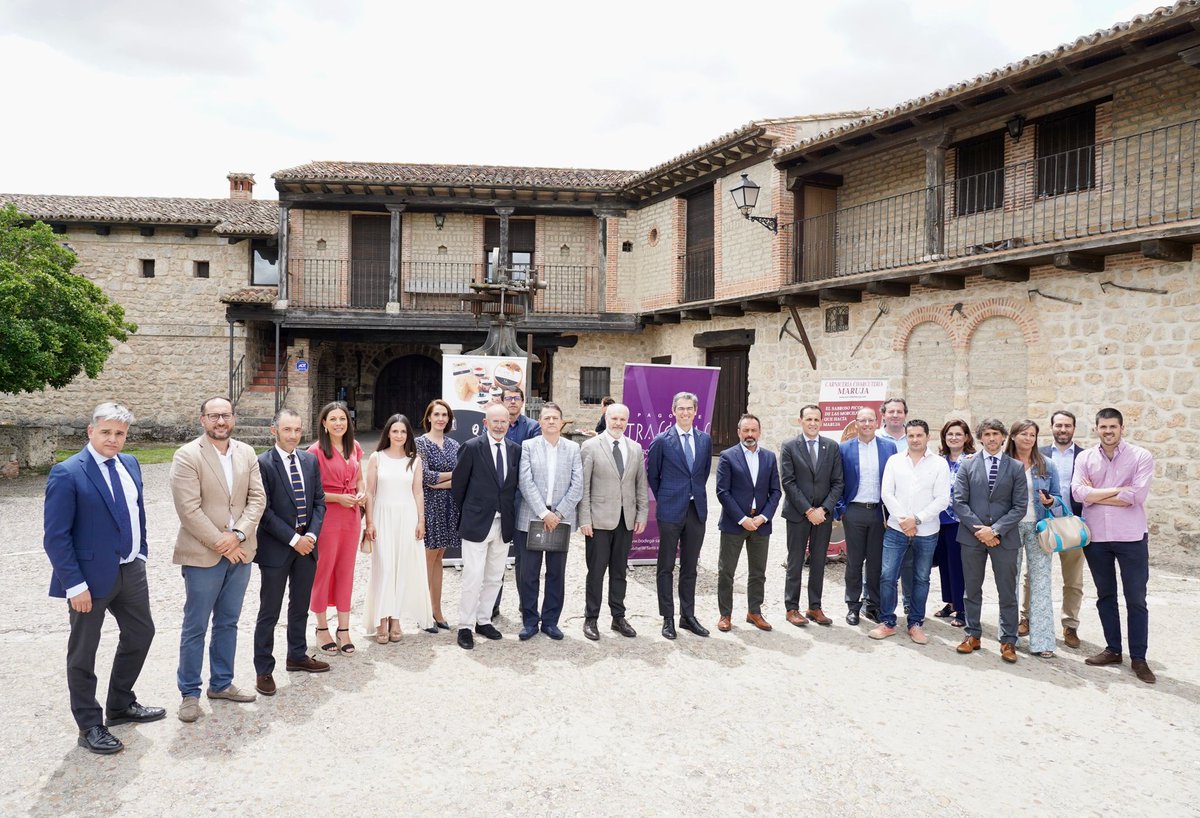 Hoy nuestro Hotel Rural @PagodeTrascasas ha acogido la Asamblea Anual de @valladolidhotel con la presencia del Ilustrísimo Presidente de @Dip_Va @Conrado_Iscar 
¡Gracias a todos por acudir!
Seguimos trabajando en engrandecer el Turismo en #Valladolid