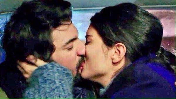 wandapimentel01's tweet photo. Cuando se encontraron después de enfrentar grandes peligros!!! 

DejamePerdermeEnTi
#EnTuAmorEterno
#KaraParaAsk 
#TubaBüyüküstün
#EnginAkyürek https://t.co/7loXW2huwt