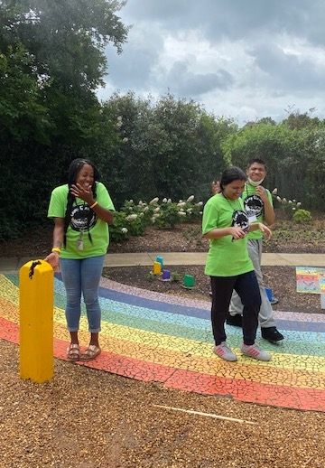 JaneWHerndon's tweet photo. Great weather for a tour today @hsvgarden and the water mister was a big hit! #mcslearn #MadisonESL https://t.co/6wHWtbj7XQ