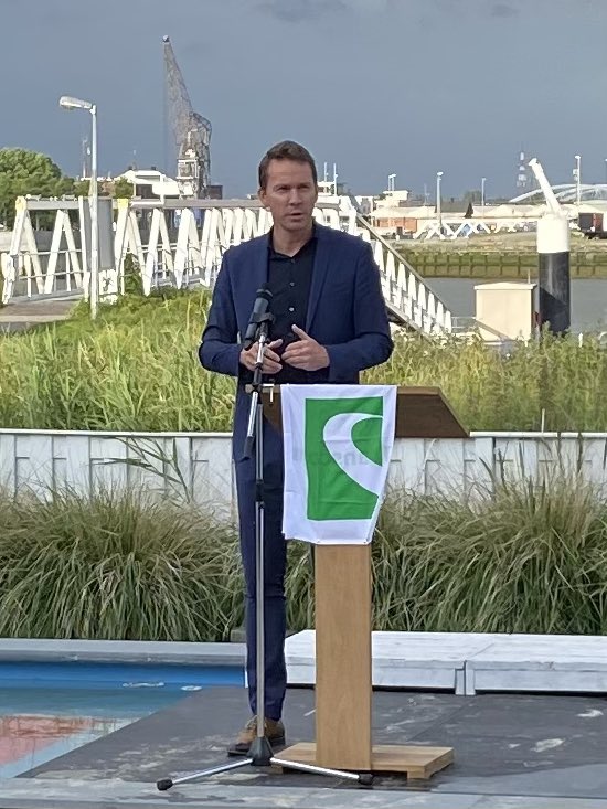 “Zonder #havenarbeiders morgen geen brood op ons bord” zegt <a href="/jobrouns1/">Jo Brouns</a> op de @acvtranscom viering #50jaarwethavenarbeid. <a href="/ITFglobalunion/">International Transport Workers' Federation (ITF)</a> <a href="/ITFDockers/">ITF Dockers</a> <a href="/ETF_Europe/">European Transport Workers' Federation</a> #proudtobeadocker #dockers <a href="/FlowsInfo/">Flows</a> <a href="/vrtnws/">VRT NWS</a> <a href="/acv_csc_europe/">European Trade Union e-action of ACV-CSC-Belgium</a>