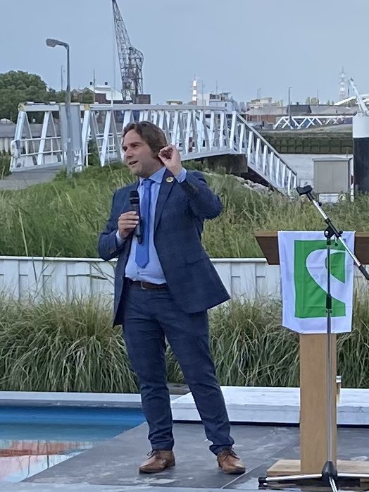 “Elke haven heeft zijn eigenheid en zal die behouden. Schijnzelfstandigheid die onze havens binnensluipt, is als een pest die de wet op de havenarbeid ondermijnt” zegt <a href="/kurt_callaerts/">Kurt Callaerts</a> op de viering #50jaarwethavenarbeid. @acvtranscom <a href="/acv_csc_europe/">European Trade Union e-action of ACV-CSC-Belgium</a> <a href="/acv_csc_europe/">European Trade Union e-action of ACV-CSC-Belgium</a> <a href="/FlowsInfo/">Flows</a>