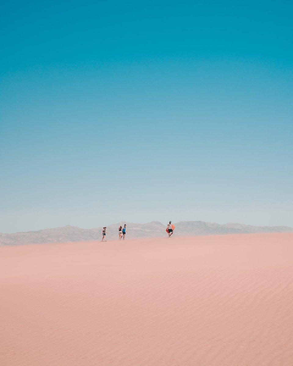 halidkalkan's tweet photo. I took this shot a couple weeks ago from Death Valley National Park. I really love editing desert photos https://t.co/Q4E9U4xNWh