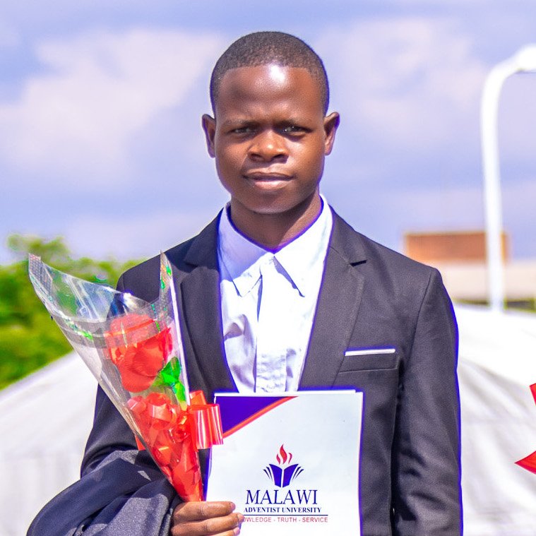 🎓Congratulations Sylvester!🎓
Now Sylvester's a graduate of Clinical Medicine, he's become a Medical Assistant at Neno District Hospital, in his home region of Thyolo. He says: "I never thought I could become a graduate. But now I am now helping patients in the best way I can."