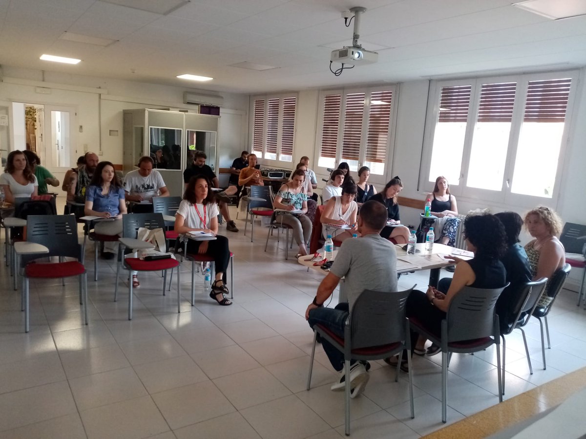 SJD_SS_Bcn's tweet photo. Today at #RightsFirst session, we learned four lessons:
✔️It is necessary to work with other institutions in order to develop care policies for the homeless.
✔️It is necessary to address the structural causes to prevent #homelessness.
(More 👇) https://t.co/oSq64wnlE5