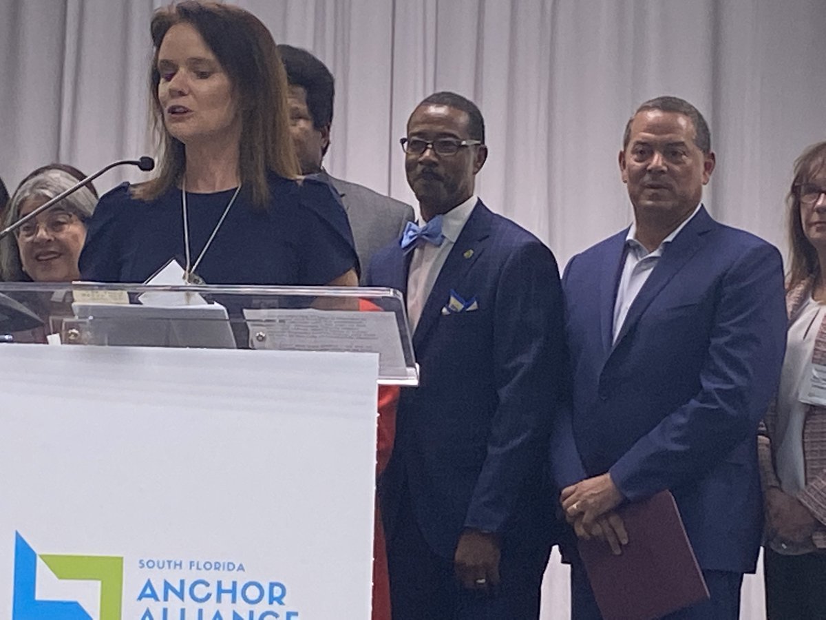 browardinfo's tweet photo. Mayors from Broward &amp; Miami Dade joined the SoFla Health Foundation to announce a $1 million investment to establish the South Florida Anchor Alliance Regional Marketplace The funding launches an AI-powered tech platform designed to help match businesses with county opportunities https://t.co/0f9XnxLmlM