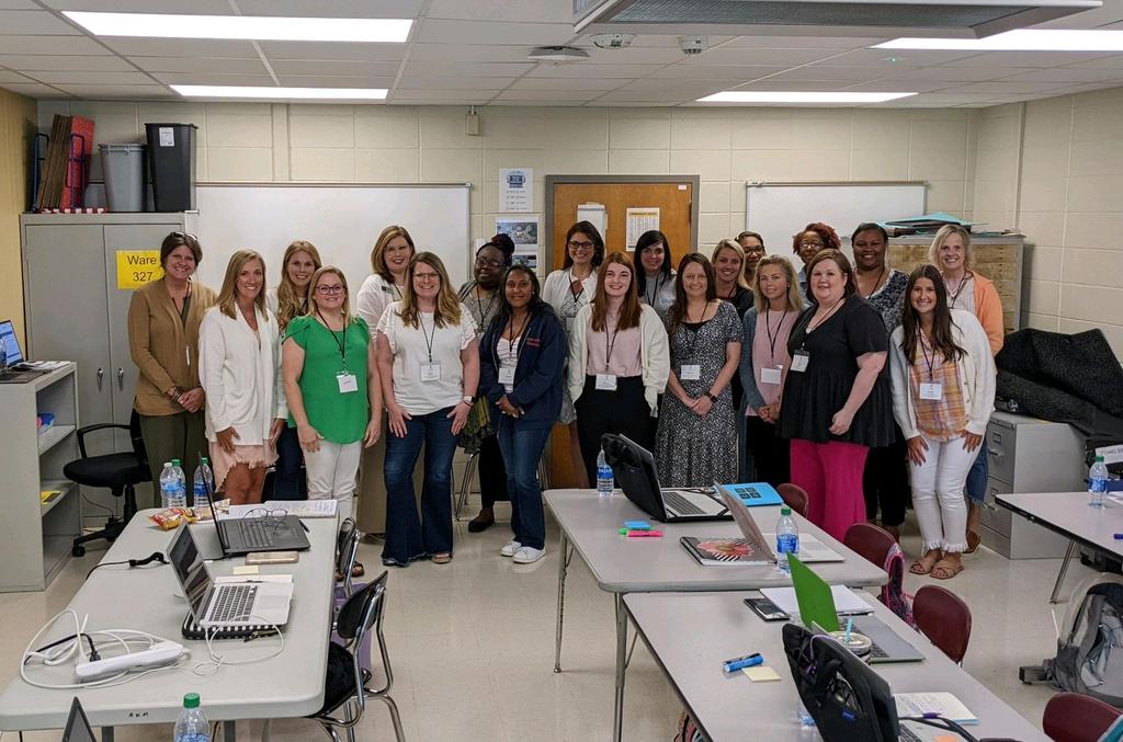 SayantaniDutta9's tweet image. Teachers are the real rockstars 🎉 these freaking awesome teachers have been patiently learning so many things since the morning, just to help out tiny humans develop computational skills 🥳Shout out to @Ms_Plyler for being an amazing instructor to these teachers #cs4ms #csforall