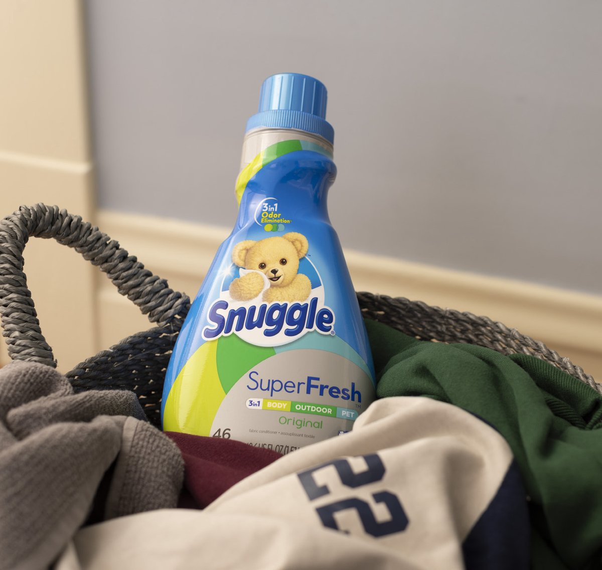 ✨ Sneak in some Snuggle® Plus SuperFresh® to your laundry routine for a complete odor fighting regimen that delivers long-lasting freshness and softness.

#snuggle #superfresh #laundryroutine #laundryday