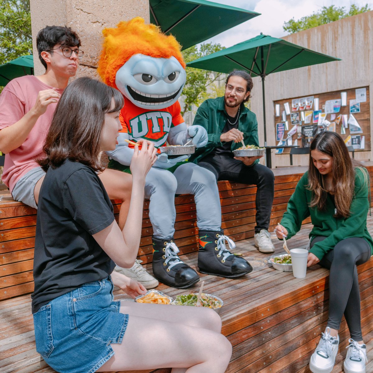 UTDallasDining's tweet photo. We're missing Halal Shack today!
What's your favorite topping to add to your bowls, Comets?
#utdallasdining #utdallas #utddining #cometfuel https://t.co/SJQncAYkGv