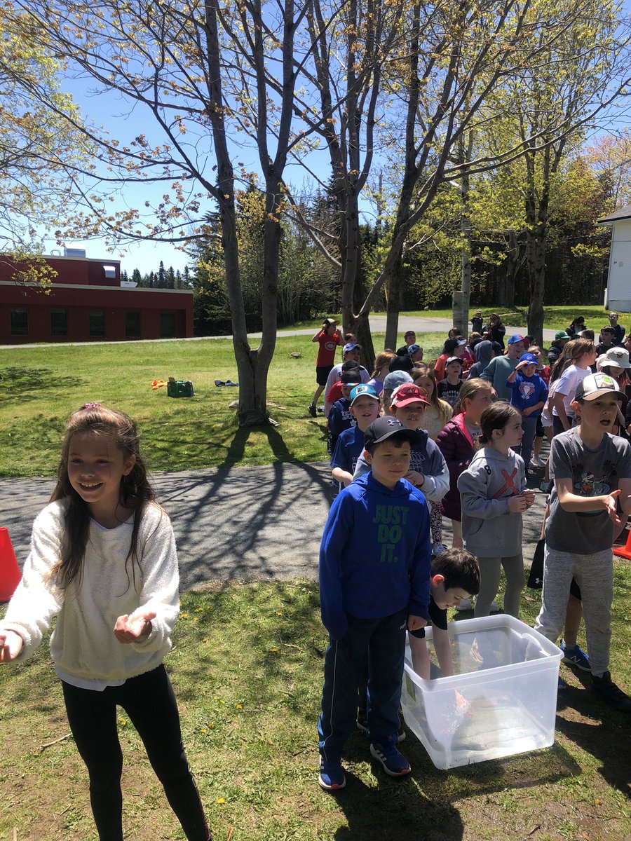 MissSacrey's tweet photo. Fun day, sports day, outside ALL day. Even found my little munchkin along the way. #tiredreacher #tiredmommy #tiredkids #somuchhappy @NLESDCA @SFOAschool https://t.co/vvCIoaeBBB