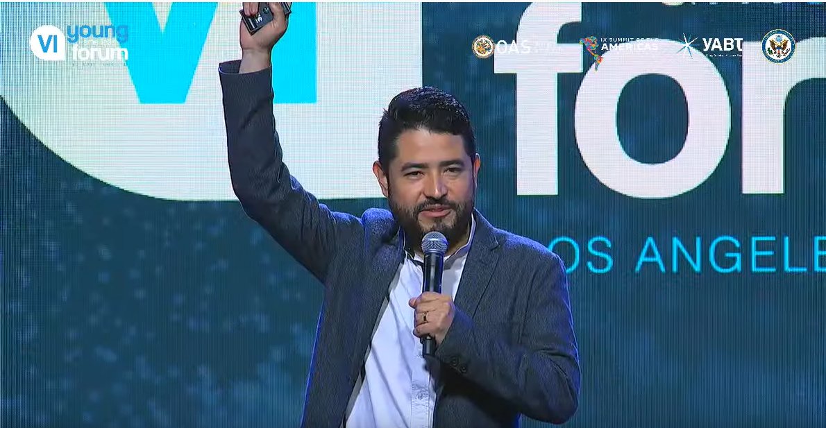 platzi's tweet photo. 🔴((EN VIVO)) desde la plataforma más grande de participación para la juventud de la #CumbreAméricas 

Transformando la Economía a través de la Educación 
👉https://t.co/bxbKhORrtA https://t.co/5ivx4tAhyk