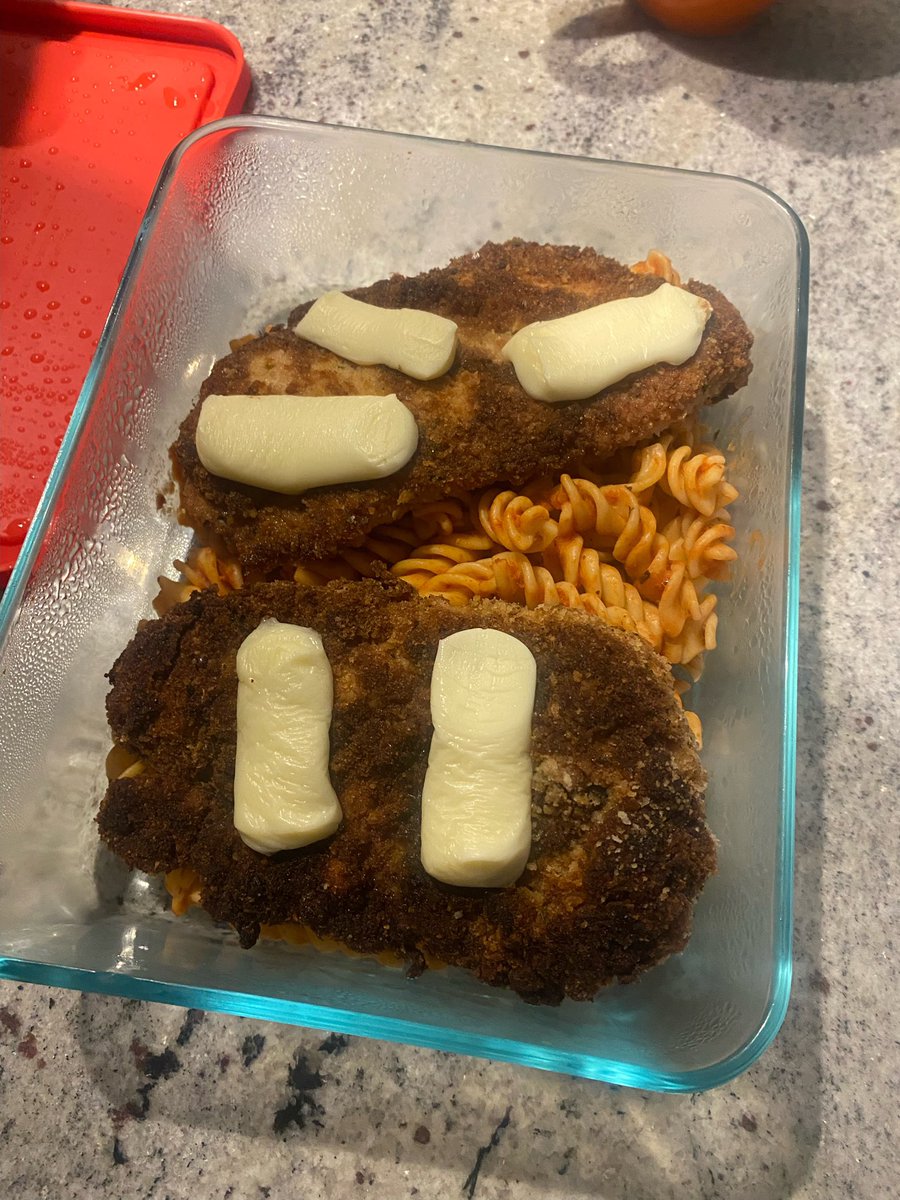 RSmith7145's tweet photo. @Buccigross my buddy sent me this calling it “chicken parm”…please rate https://t.co/6tny9IEB7v