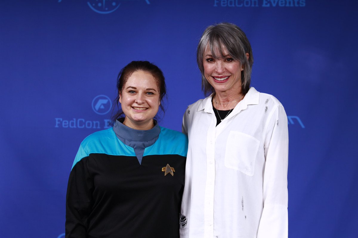 jadziaidaris's tweet photo. I realize I never posted my picture with the absolutely lovely @NanaVisitor who exclaimed “Dax!” when I walked up to her! Made my heart soar for the first of many times last weekend! 💖 #fedcon30 #longlivekiradax https://t.co/Fu9A1b7zSS