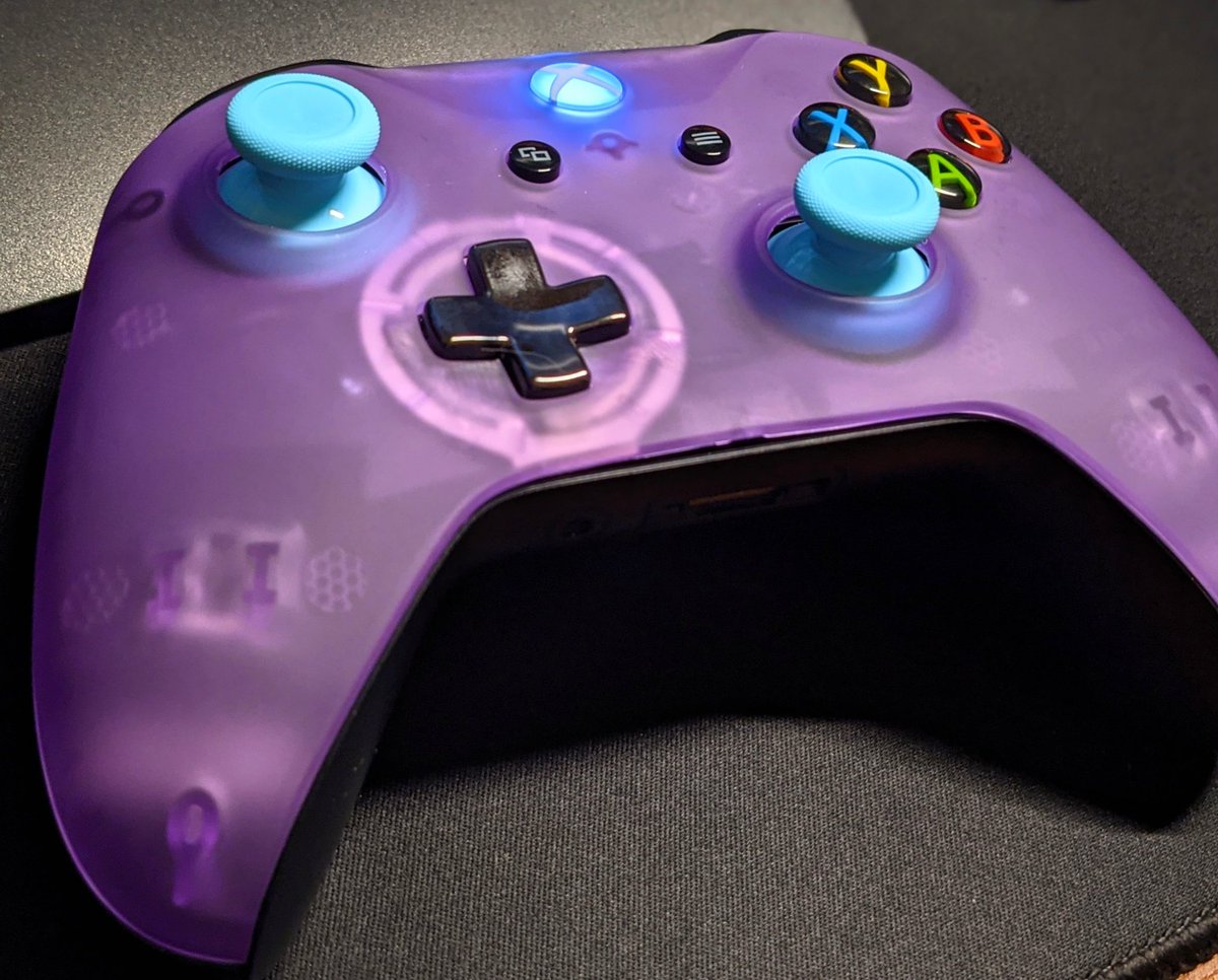 Spookycrunchmod's tweet photo. 🎮 **CUSTOM** controller shell and analog mod - Wild Berry Atomic Purple Xbox One controller

#spookycrunchbunch #videogames #custommade #xboxone #xbox #consolegaming #consolemodding #custommods #wildberries https://t.co/oXsQr9Yc9M