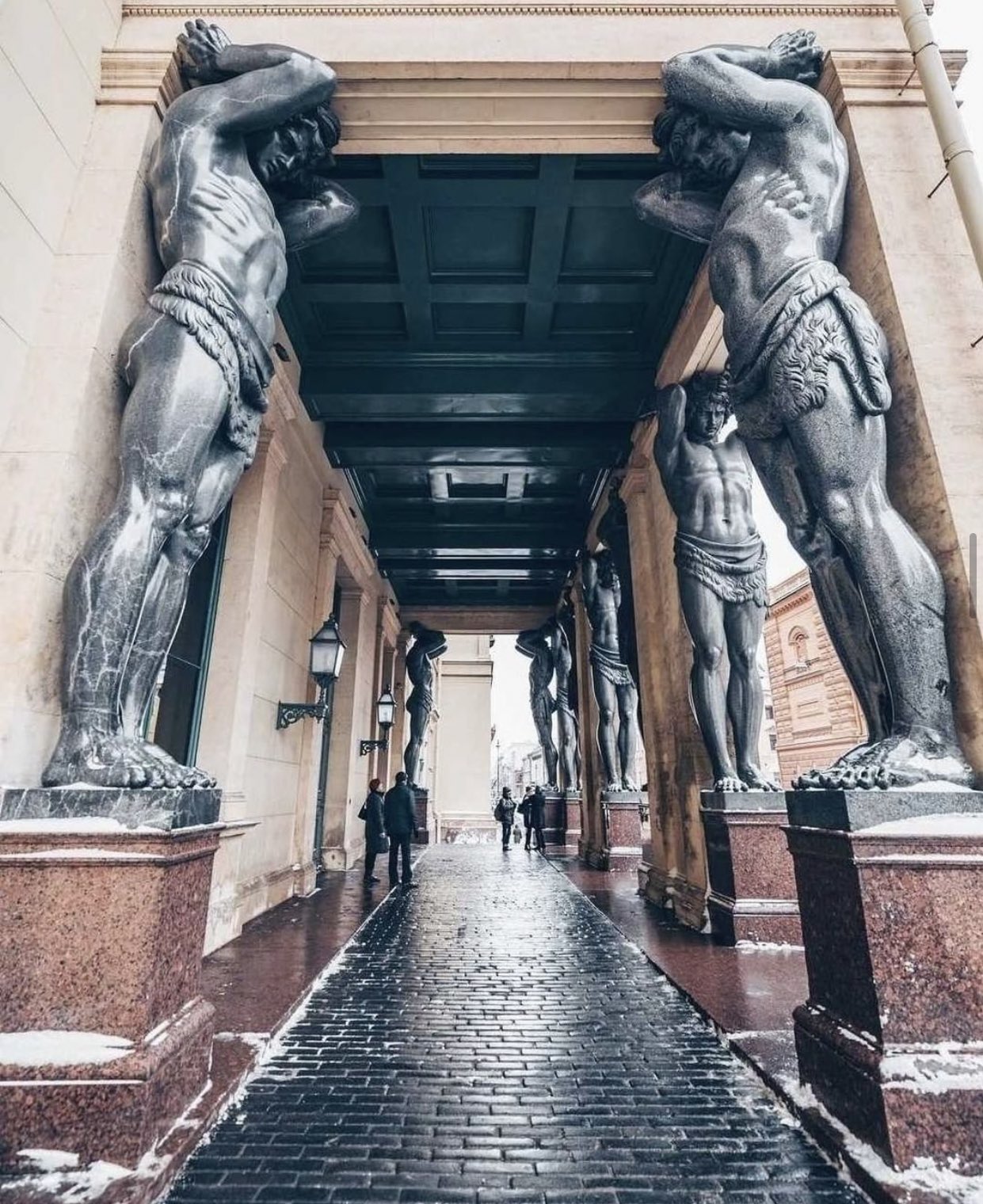 Атланты Эрмитаж