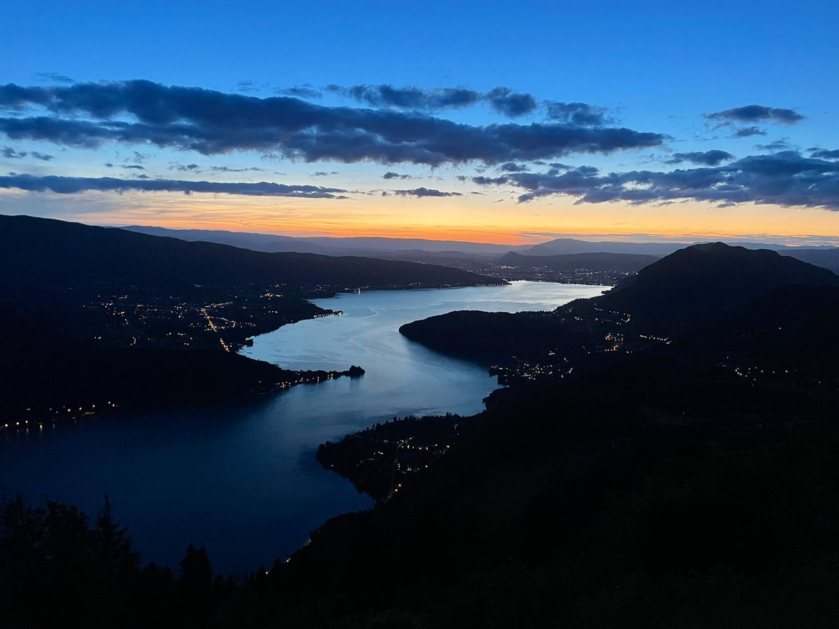 Petit kiff du jour au Col de la Forclaz…
☺️
#outdoor #outdoorlovers 
#nature #naturelovers 
#naturepics #naturephotography 
#paysagemagnifique #paysage 
#landscape #sunset 
#naturelovers #mountains 
#lacdannecy #annecy #lac #annecymountains #hautesavoie   
#trail #trailrunning